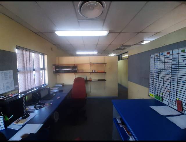 1,660M² INDUSTRIAL YARD TO LET IN WESTMEAD